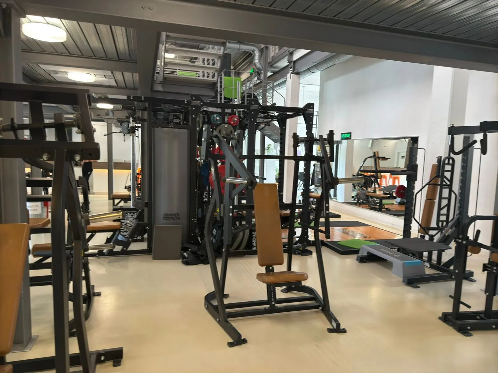 Life X Fitnessstudio Europaalleee